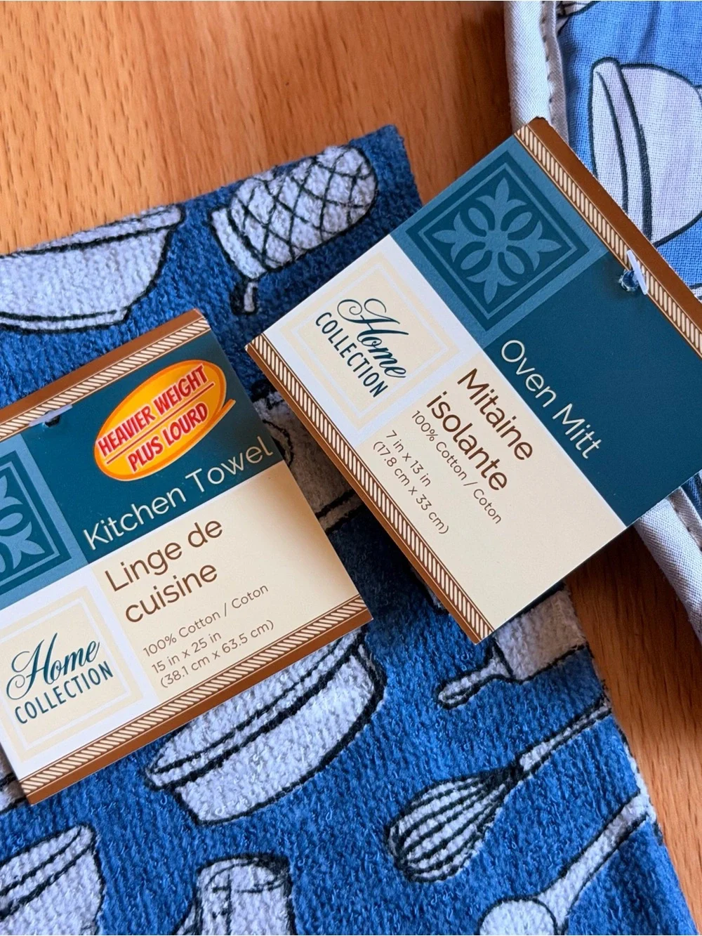 Home Collection Blue/White Kitchen Towel and Oven Mitt Set.